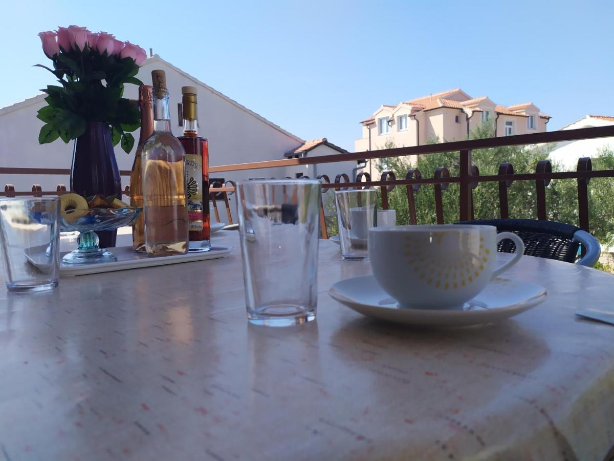Apartments Samodol Vodice Esterno foto