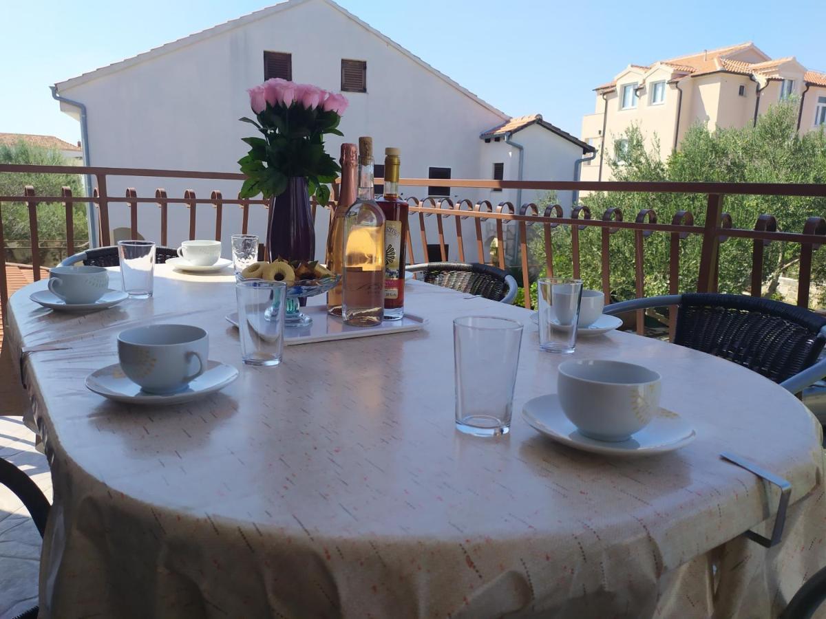 Apartments Samodol Vodice Esterno foto