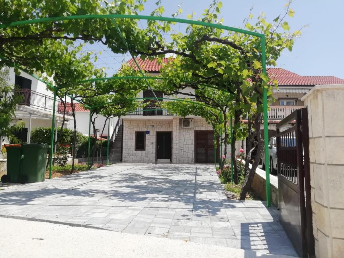 Apartments Samodol Vodice Esterno foto
